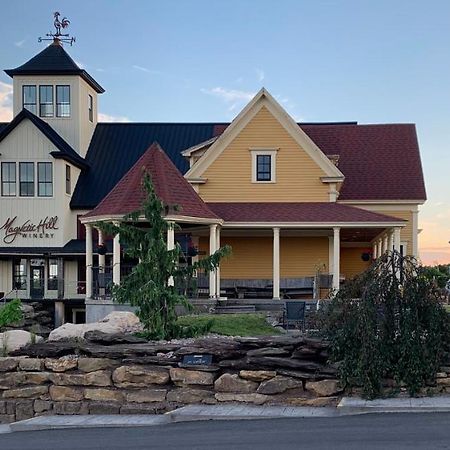 Magnetic Hill Winery Hotel Moncton Buitenkant foto