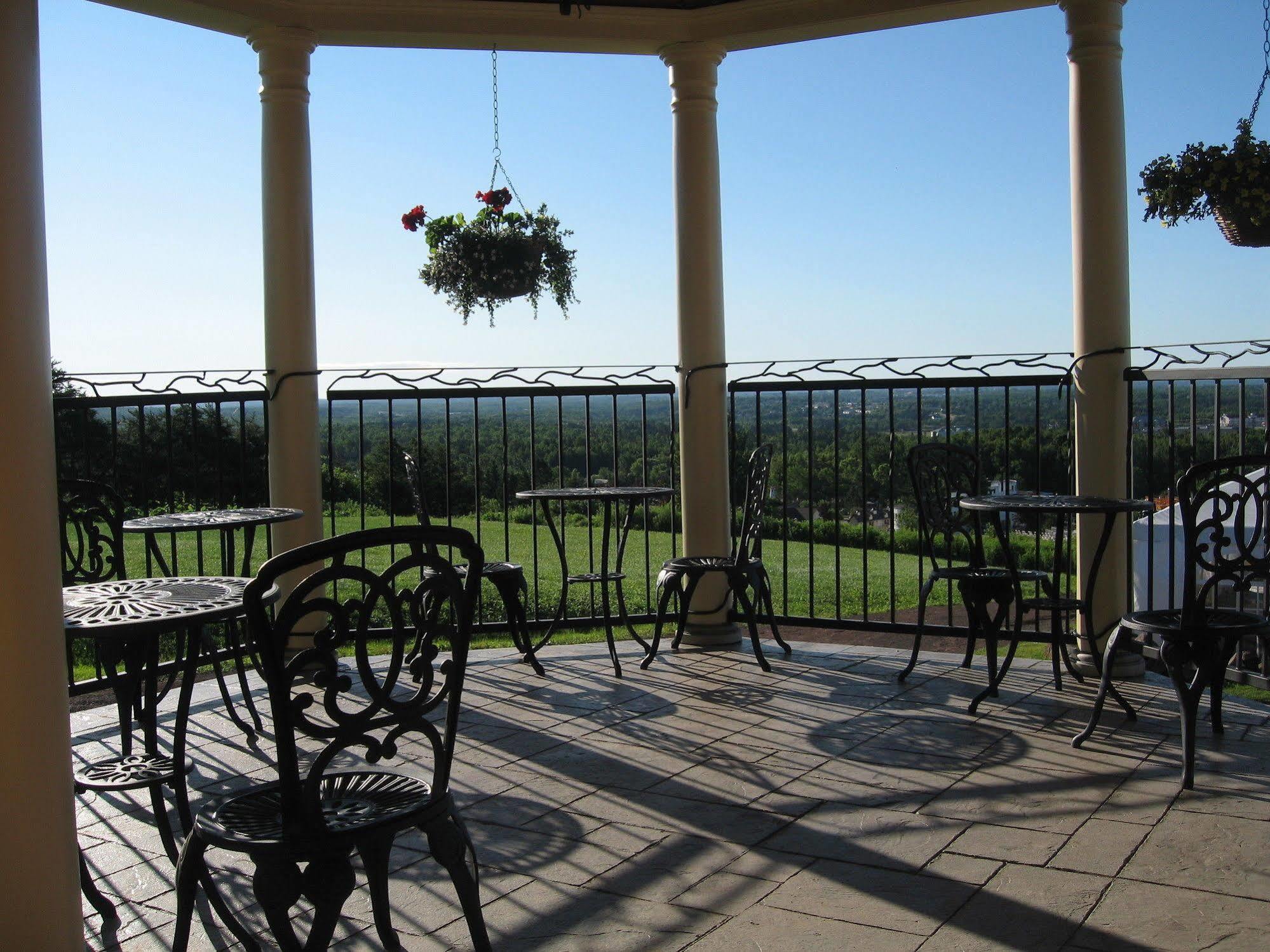 Magnetic Hill Winery Hotel Moncton Buitenkant foto